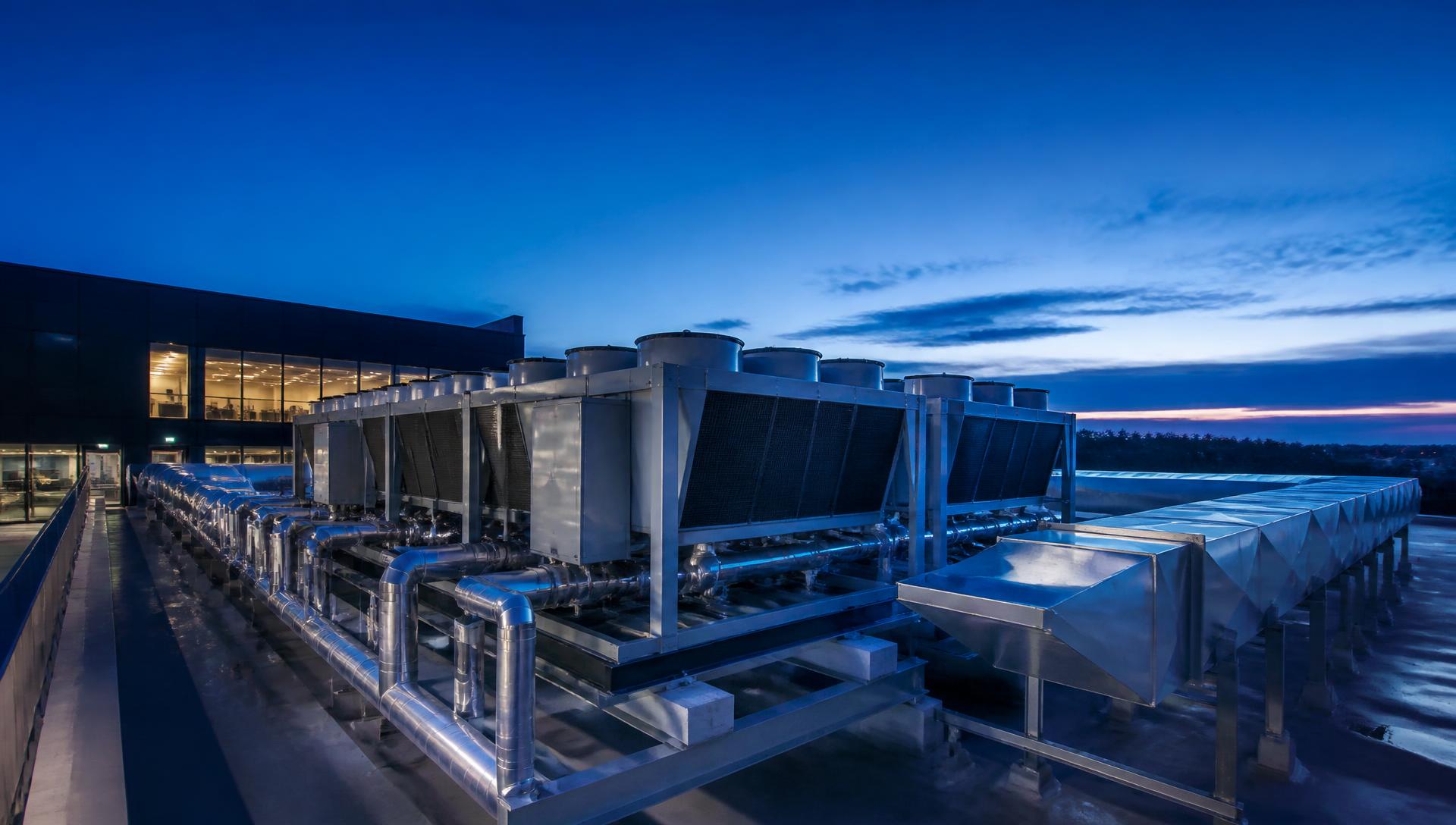 Rooftop HVAC chiller plant installation